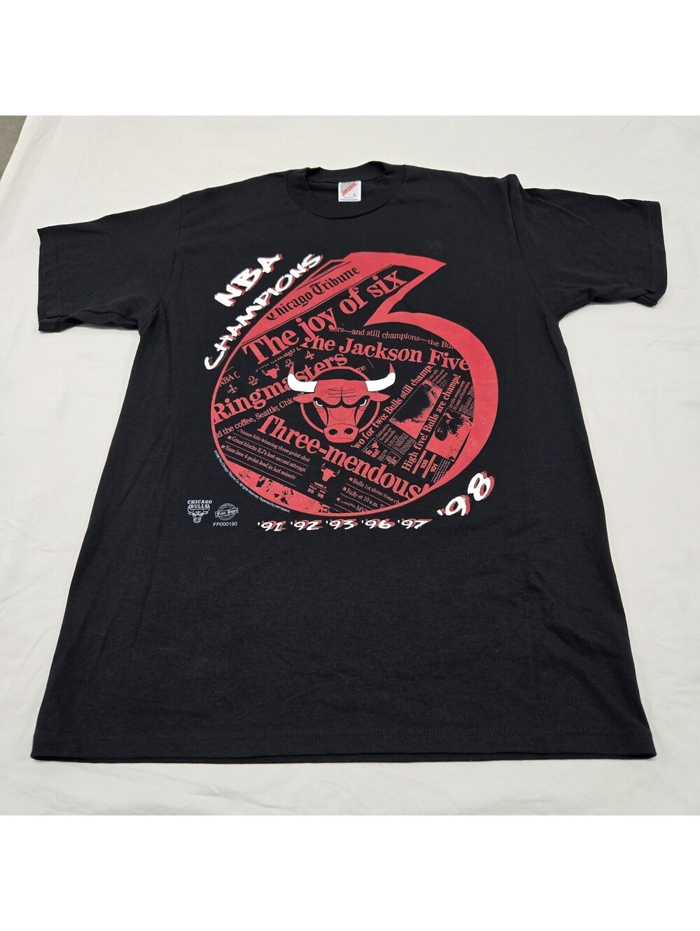 Sz LARGE Vintage Chicago Bulls T-Shirt 6 Time Champions Graphic Tee 1998 Tribune